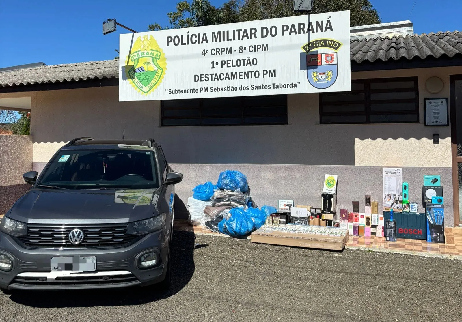 Casal tenta subornar policiais e acaba preso com medicamentos estrangeiros