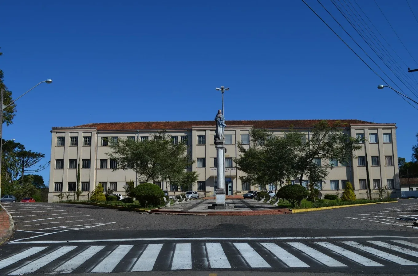 Último dia: concurso da Unicentro tem salários de até R$ 7,6 mil