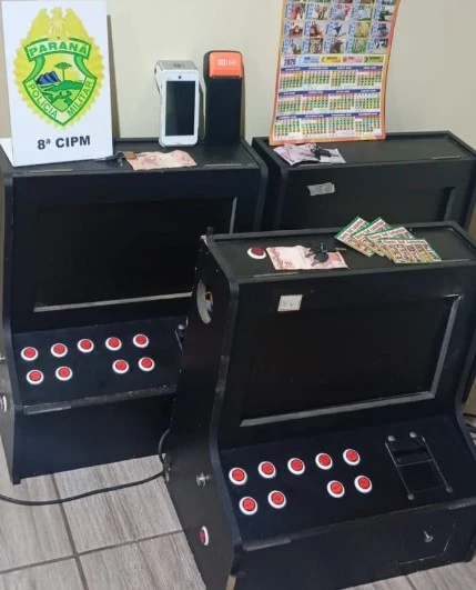 Polícia encontra máquinas caça-níqueis funcionando em estabelecimento de Ivaí