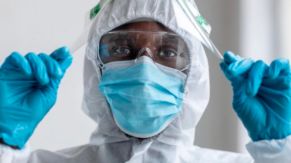 OMS declara emergência global por surto de ebola na África; entenda o que motivou o alerta