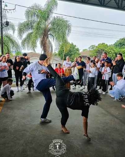 Mais de 70 crianças recebem graduação em evento de capoeira em Rebouças