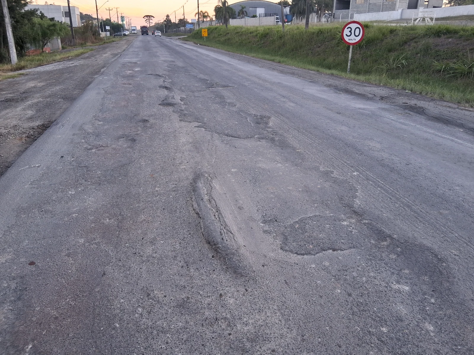 Motoristas denunciam situação crítica da BR-153 em Irati e cobram providências urgentes do DNIT