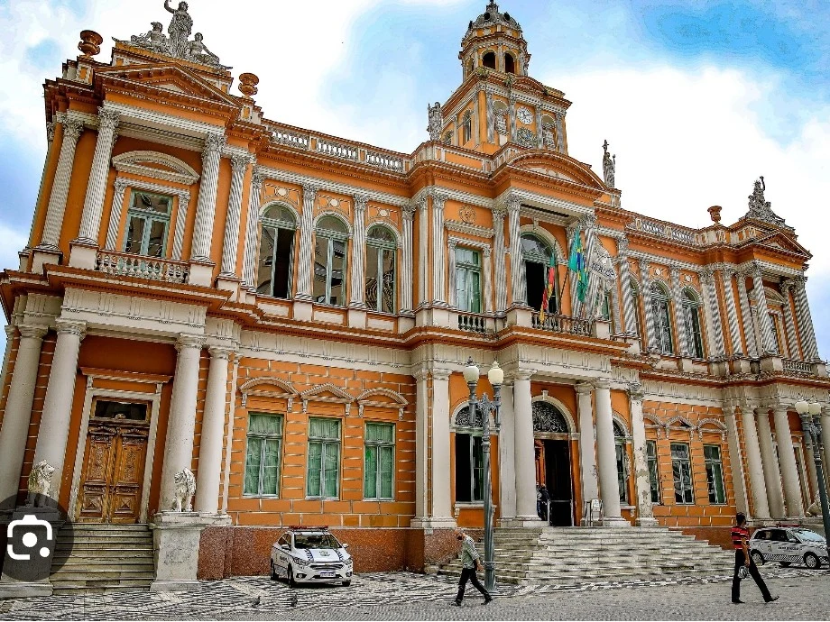Prefeitura de Porto Alegre abre concurso e residência jurídica com salários de até R$ 9 mil