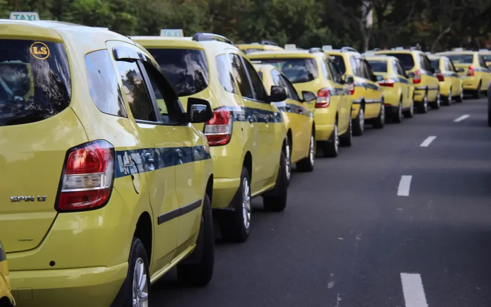 Quem não regularizar a permissão de táxi pode perder a autorização em Irati