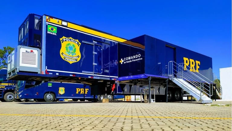 Carreta da Saúde da PRF leva atendimento gratuito a motoristas no Paraná