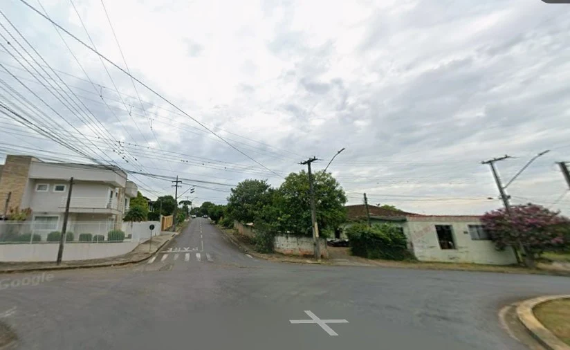 Trecho da Rua Padre Pires é bloqueado para obra de infraestrutura em Irati