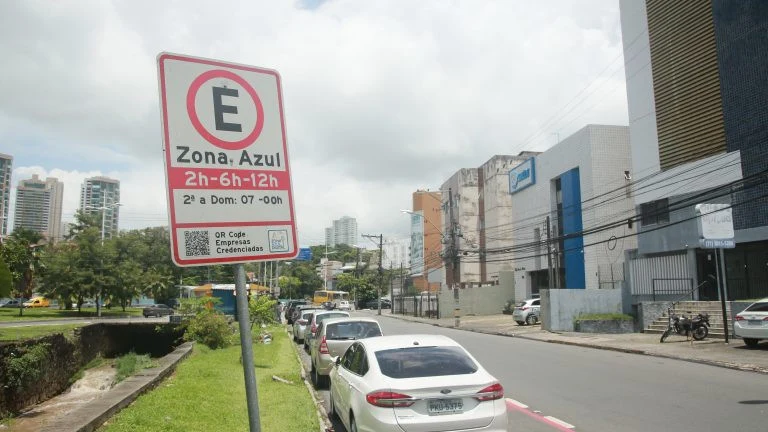 Fim dos pontos na CNH? Comissão aprova mudança para estacionamento na Zona Azul