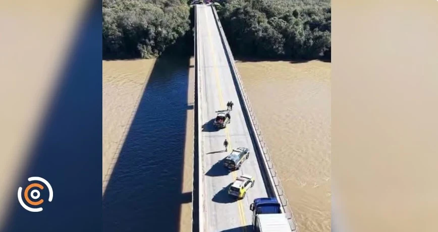 Bombeiros resgatam mulher com vida no Rio Iguaçu após operação em União da Vitória