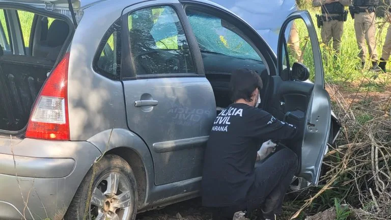 Carro com marcas de sangue é encontrado abandonado às margens da BR-153 e pode ajudar a esclarecer atropelamento fatal