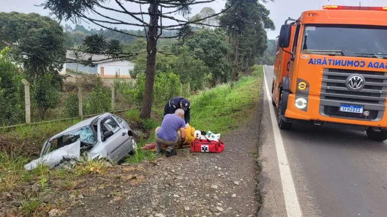 Família de Rio Azul sofre grave acidente na BR-153; criança é transferida às pressas