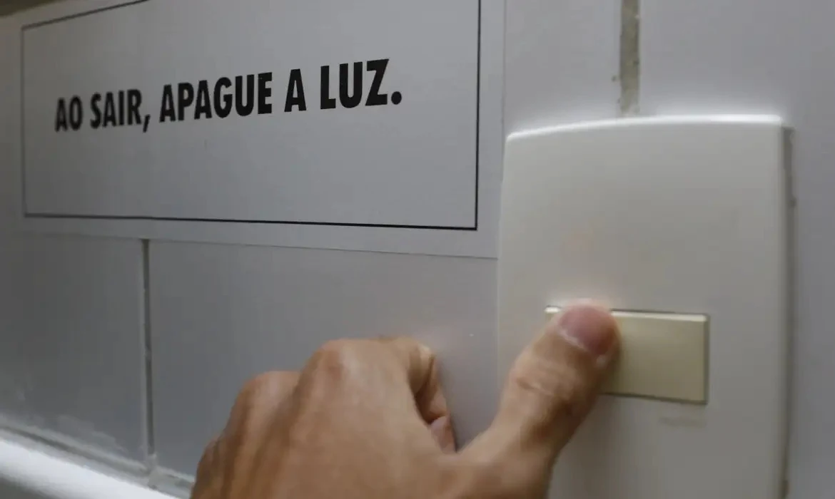 Conta de luz continuará amarela em agosto, sem aumento