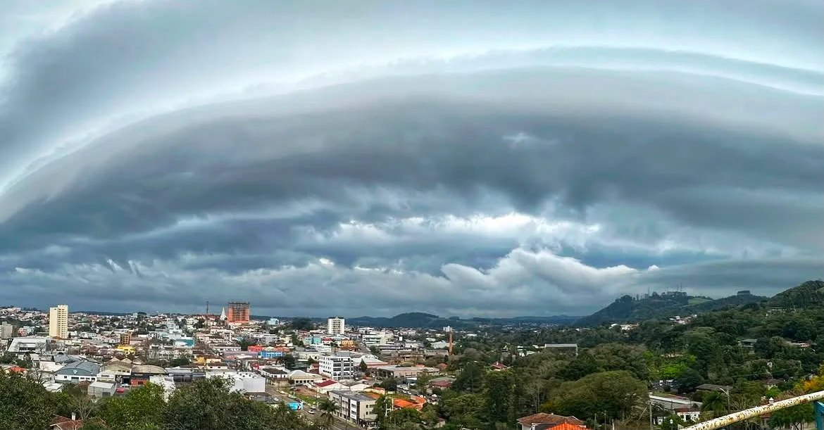 Simepar alerta para risco de temporais, granizo e ventos fortes em Irati e região