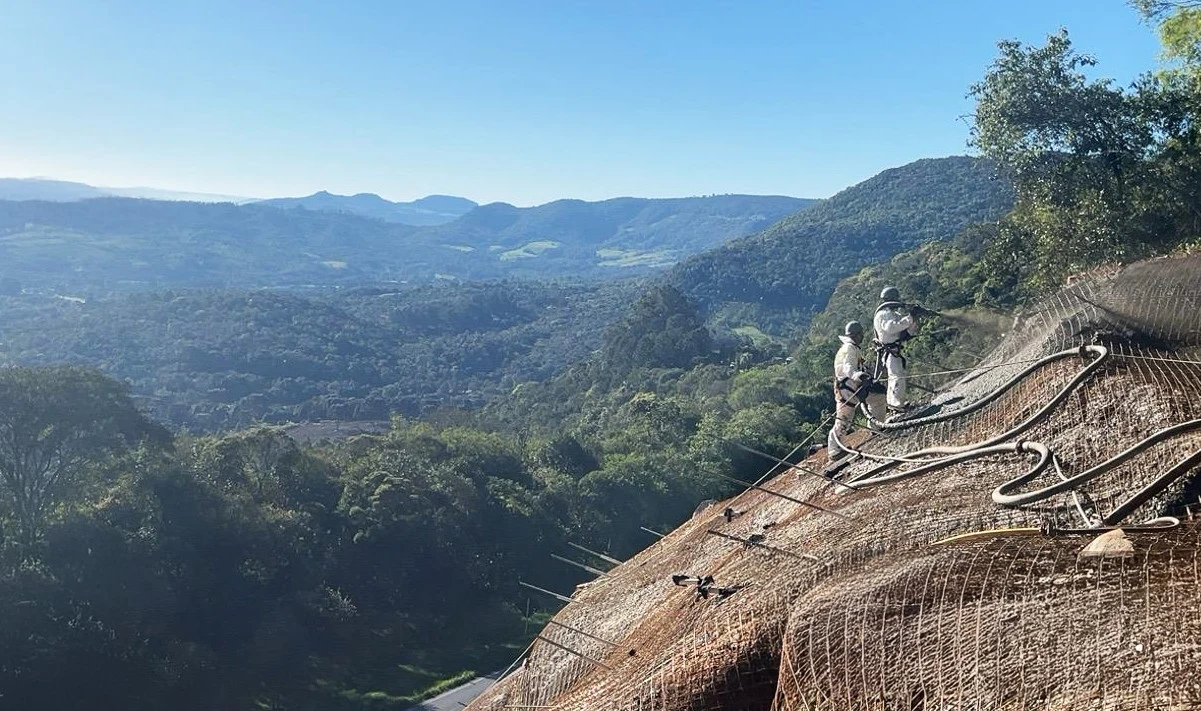 EPR Iguaçu supera 70% de execução das obras de recuperação de taludes na Serra da Esperança