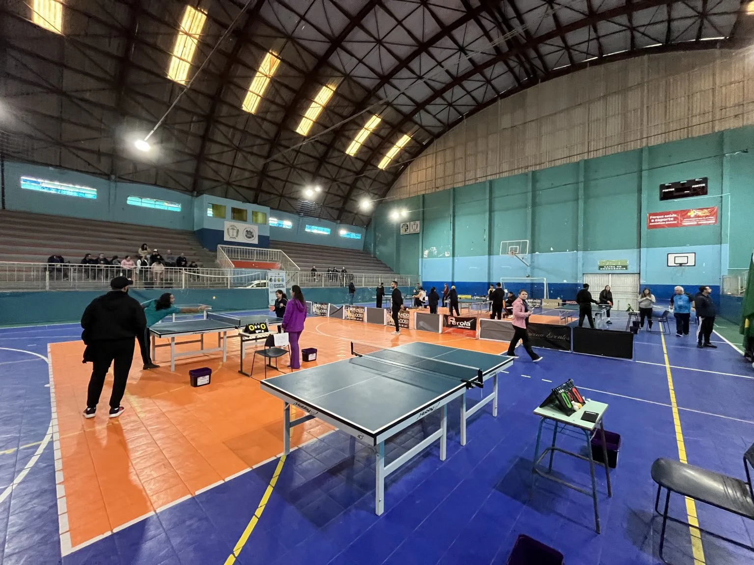APAE de Irati reúne atletas de nove municípios em torneio regional de tênis de mesa