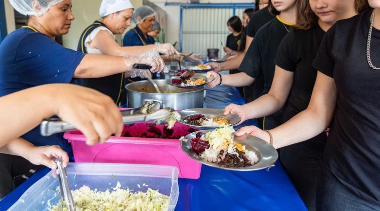 Com cardápios padronizados, rede estadual serve 1,5 milhão de refeições por dia