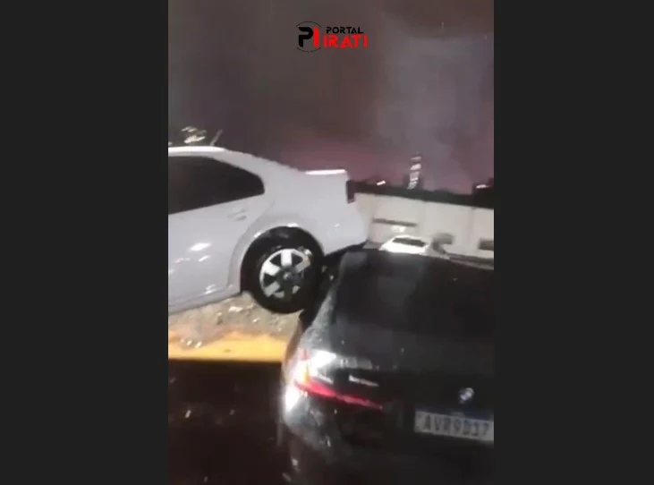 Rajadas de vento levantam carro durante temporal no Paraná