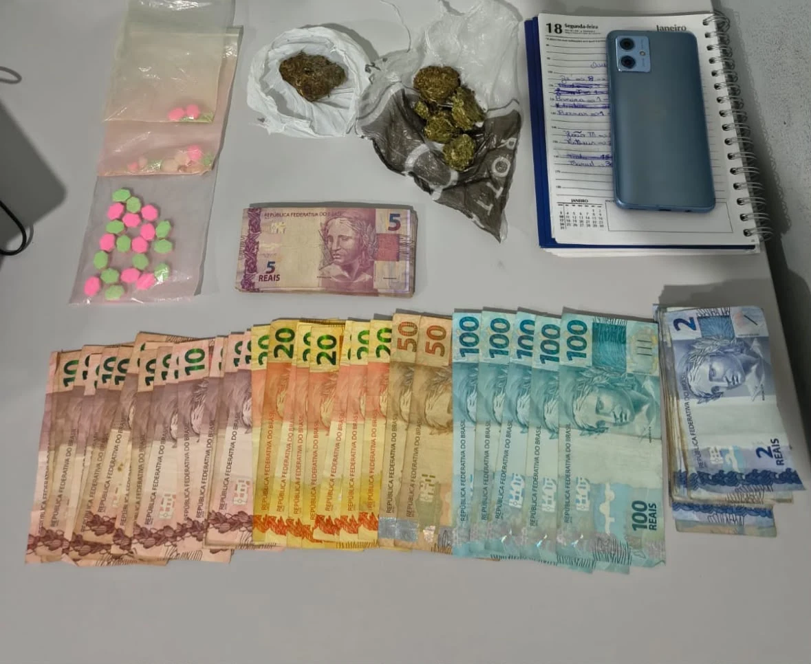 Operação Omnis prende suspeito de tráfico em Irati com maconha, ecstasy e mais de R$ 1 mil