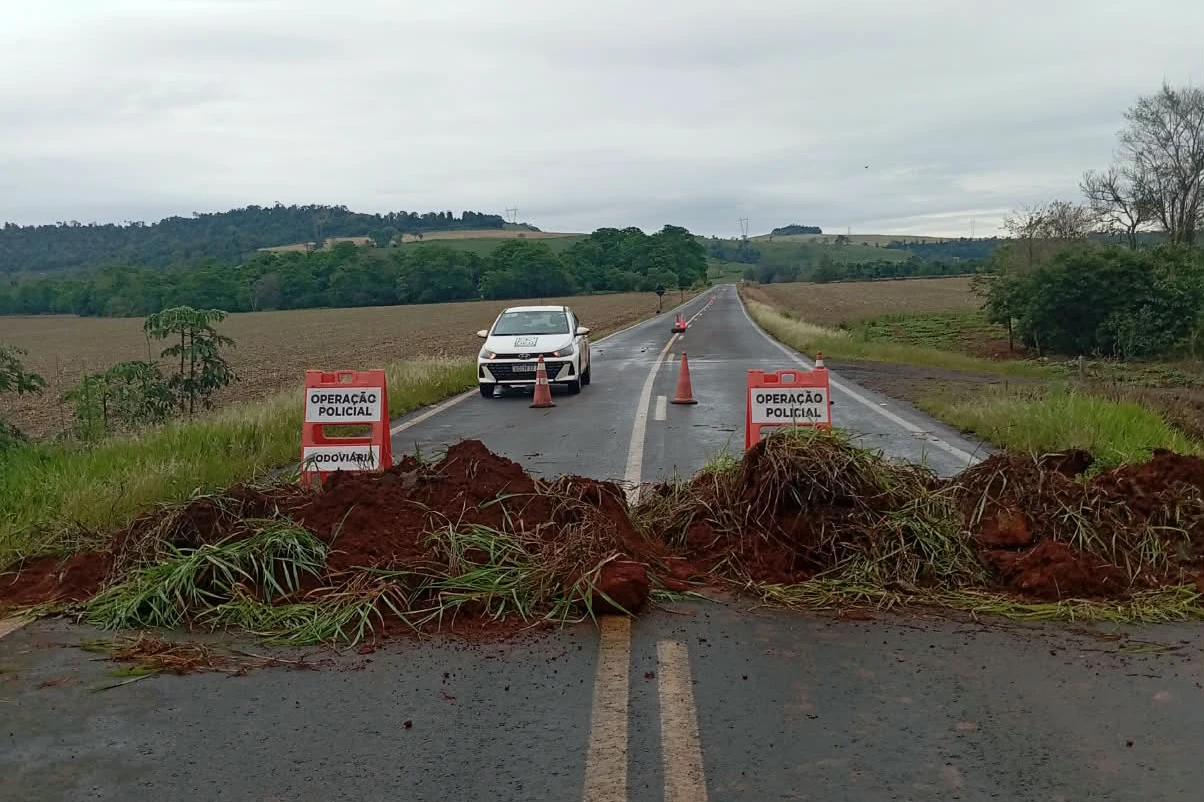 Atenção, motoristas: chuvas causam interdições, erosões e alagamentos em rodovias do Paraná